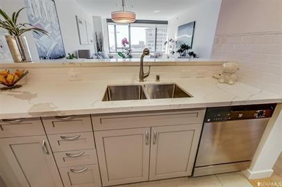 Building Photo - A beautiful  1 Bedroom 1 Bathroom at the B...
