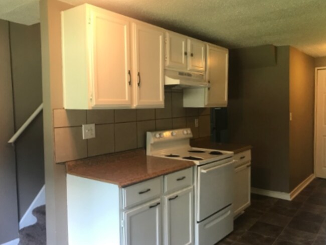 Building Photo - All Electric 4 Bed, 2 Bath