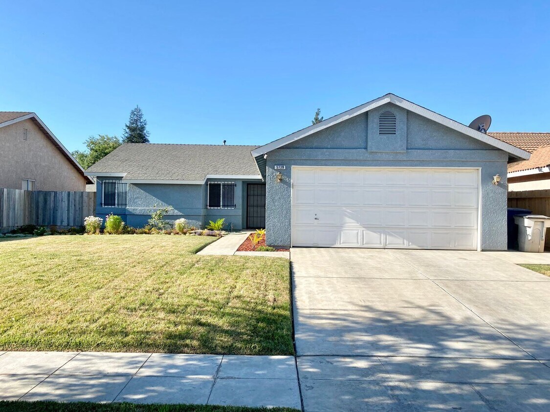 Foto principal - 3 br, 2 bath House - 5739 W Santa Ana Ave