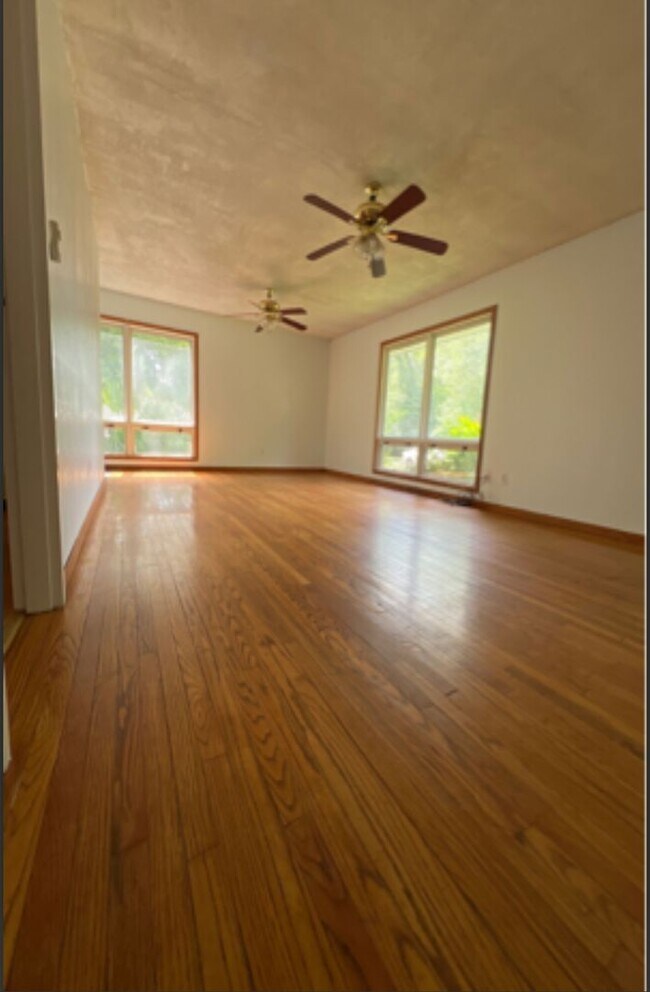 Foto del edificio - PRICE REDUCTION Available July 2026;  Monthly rent $1,695
