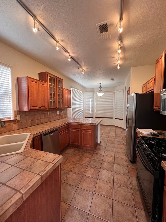 Building Photo - 13200 Bighorn Rd NE