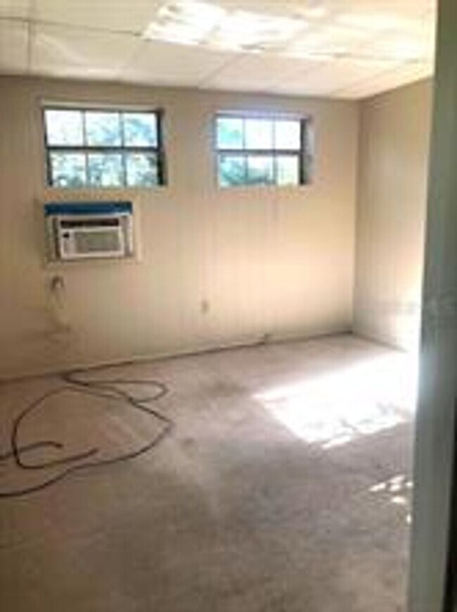 Building Photo - 2 Bedroom / 1 Bath 2nd Floor Duplex in San...