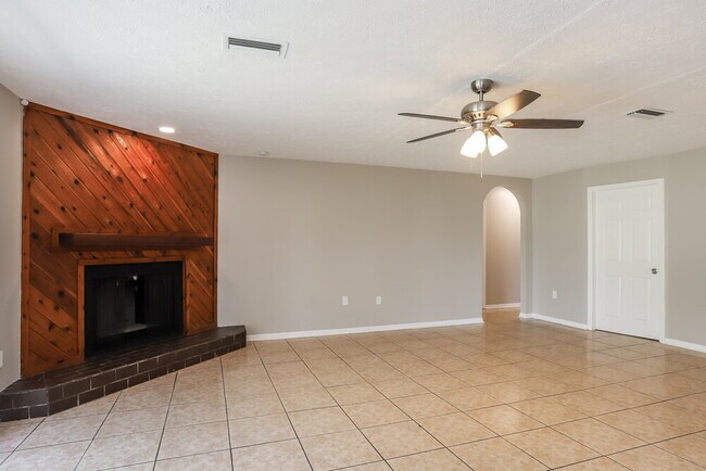 Foto del edificio - 9811 N Connechusett Rd