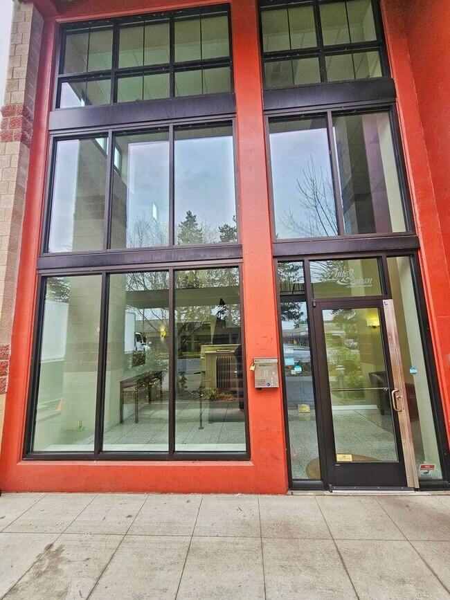 Building Photo - Short Term Rental-5 Months ONLY. 2 Bed 2 B...