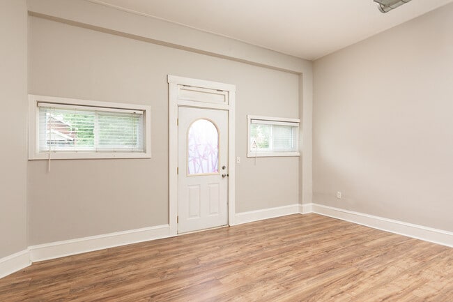 Building Photo - 5409 Lansdowne Ave