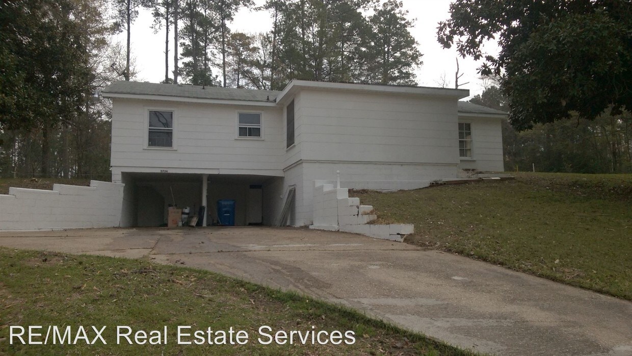 Primary Photo - 5736 S Lakeshore Dr