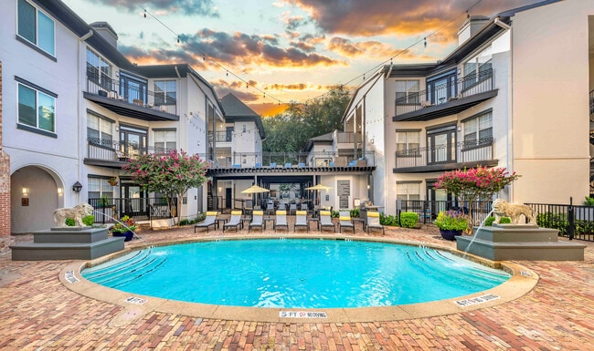 Building Photo - MAA Uptown Village