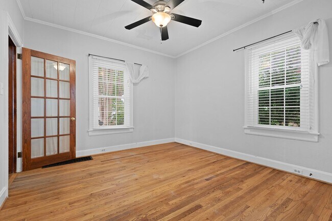 Building Photo - Walking distance to Duke East- 3 Bd/2Ba Ho...