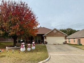 Building Photo - 2010 Merlin Dr