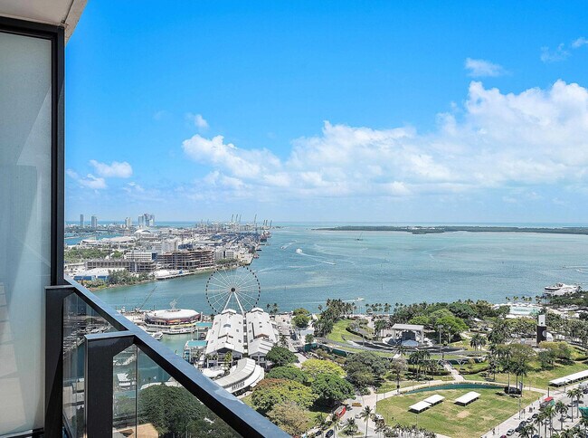 Building Photo - 398 NE 5th St