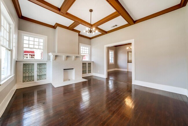 Building Photo - 612 Martinique Ave