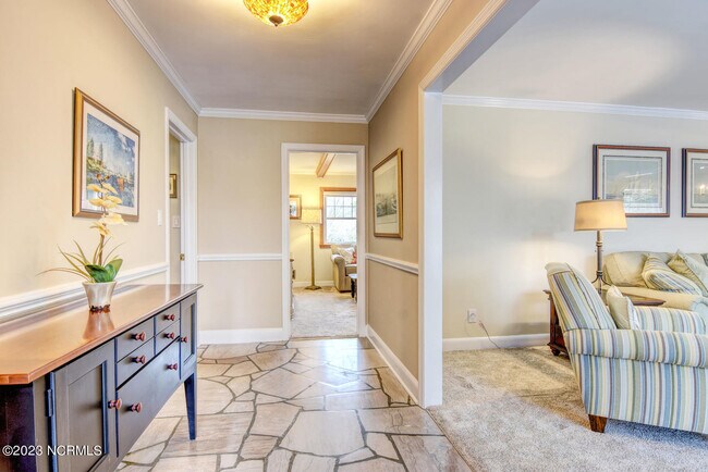 Building Photo - 3940 Gillette Dr