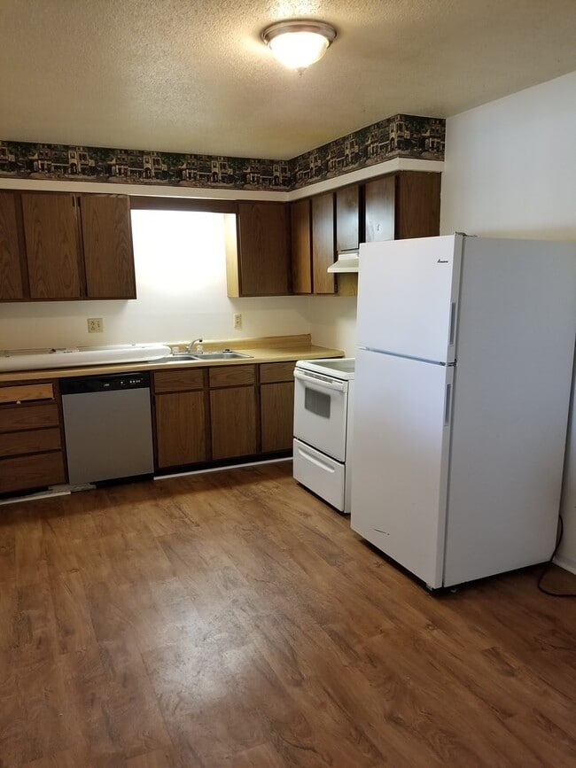 Building Photo - 806 Demaret Dr