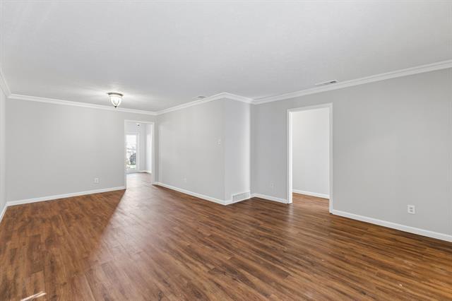 Foto del edificio - 7023 Kingsbury Dr