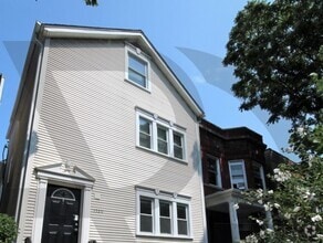Building Photo - 1520 W Melrose St