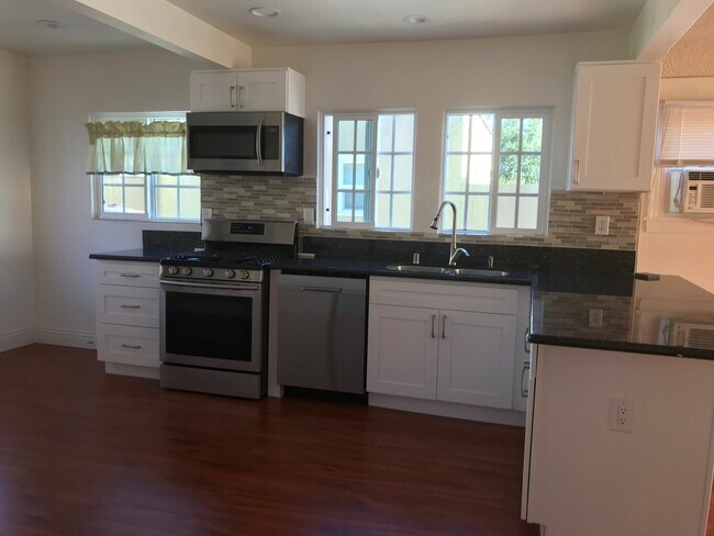 Foto del edificio - 3530 Helms Ave