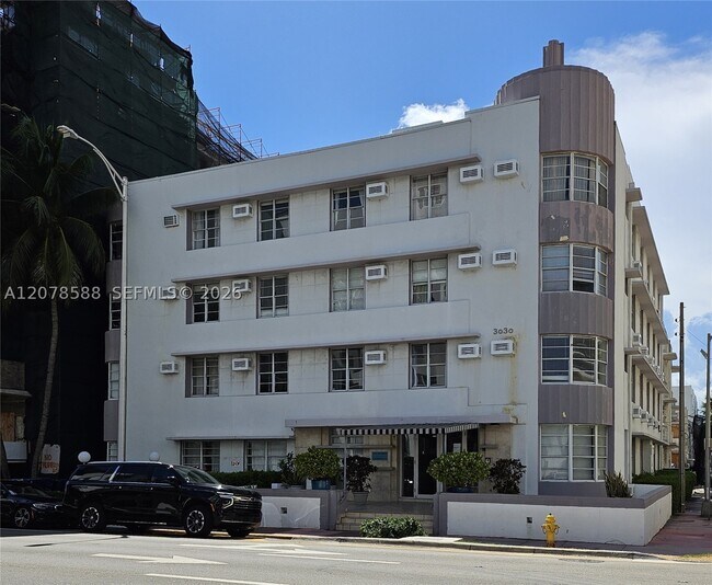 Foto del edificio - 3030 Collins Ave