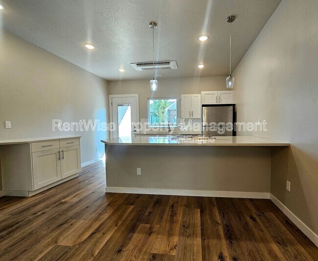 Foto del edificio - 3541 N Waterhouse Ln