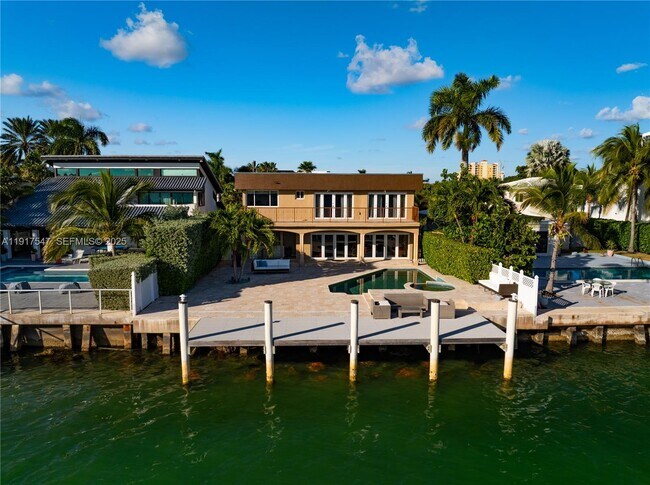 Building Photo - 1500 S Treasure Dr