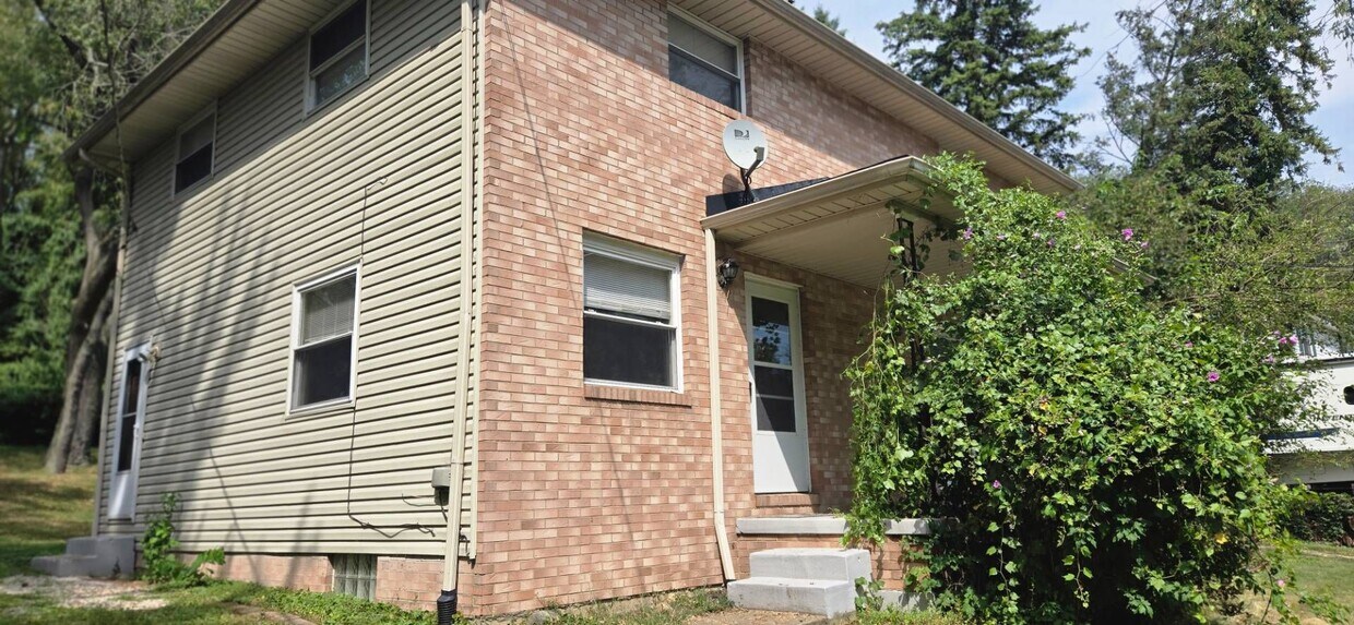 Foto principal - 5085-5085 Quincy St NW
