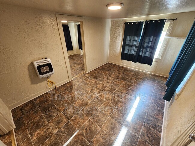 Foto del edificio - 700 W 16th St