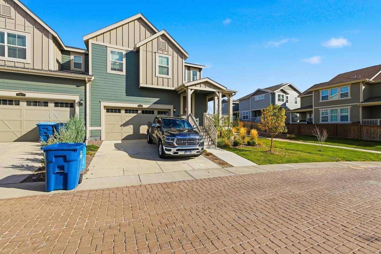 Foto principal - Modern 3-Bed 2.5-Bath Home on Corner Lot i...