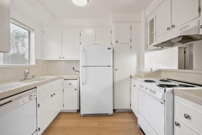 Foto del edificio - 1723 S Barrington Ave