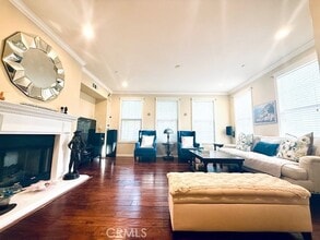 Building Photo - 43 Long Meadow