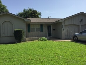 Building Photo - 8224 NW 28th Terrace