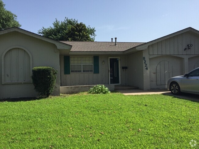 Building Photo - 8224 NW 28th Terrace