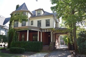 Building Photo - 721 W Ferry St