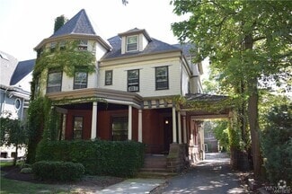 Building Photo - 721 W Ferry St