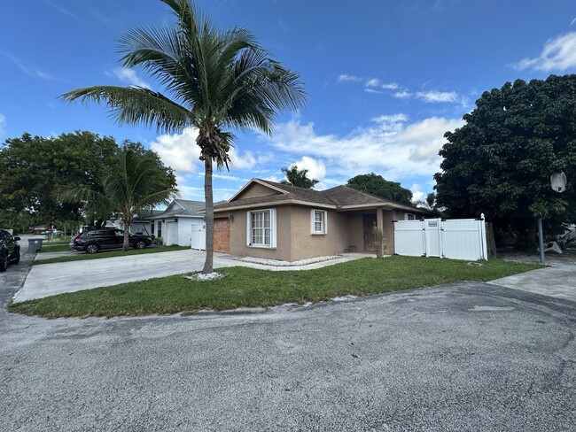 Building Photo - 2 bedroom, 2 bathroom in The Courts at Boy...