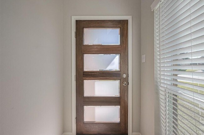 Foto del edificio - 22807 Ephesus Ave