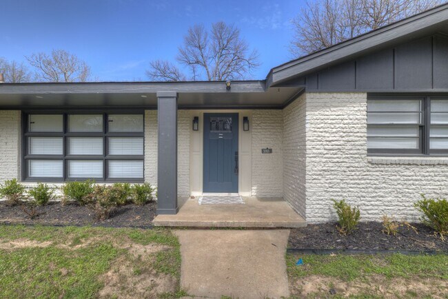Building Photo - FOR LEASE | Mid-town Tulsa | Available Now!