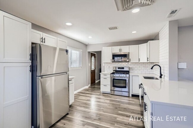 Building Photo - 1620 Phoenix Ct