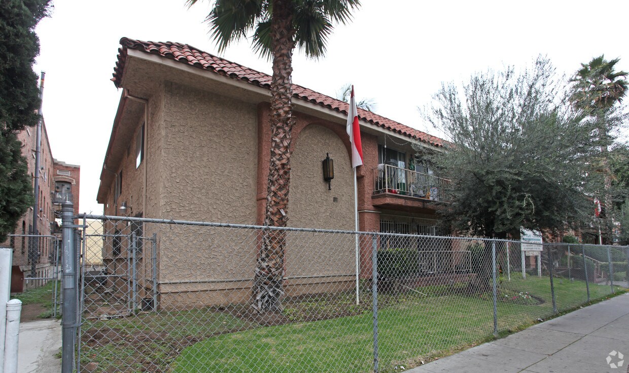 Building Photo - Casa Brae