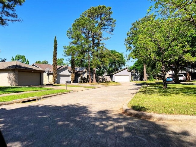 Building Photo - 10603 Village Trail Dr