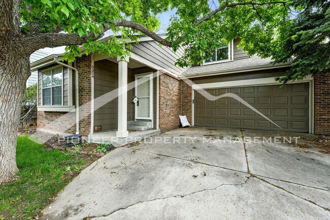 Building Photo - Spacious Home with Fenced Yard and Central AC