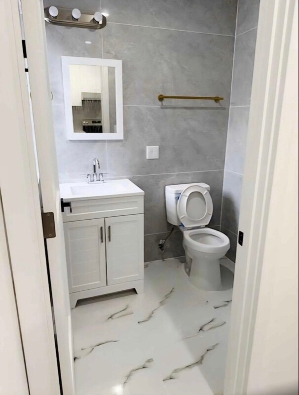 Foto del edificio - 8500 Britton Ave