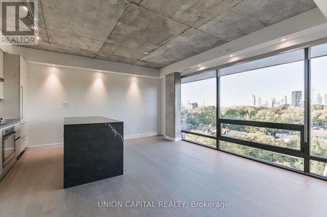 Photo du bâtiment - 246 Logan Ave