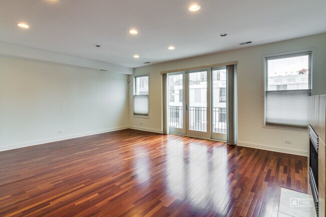Foto del edificio - 1238 N Milwaukee Ave