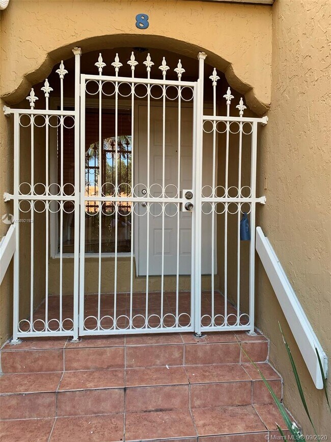 Foto del edificio - 325 NW 84th Ct