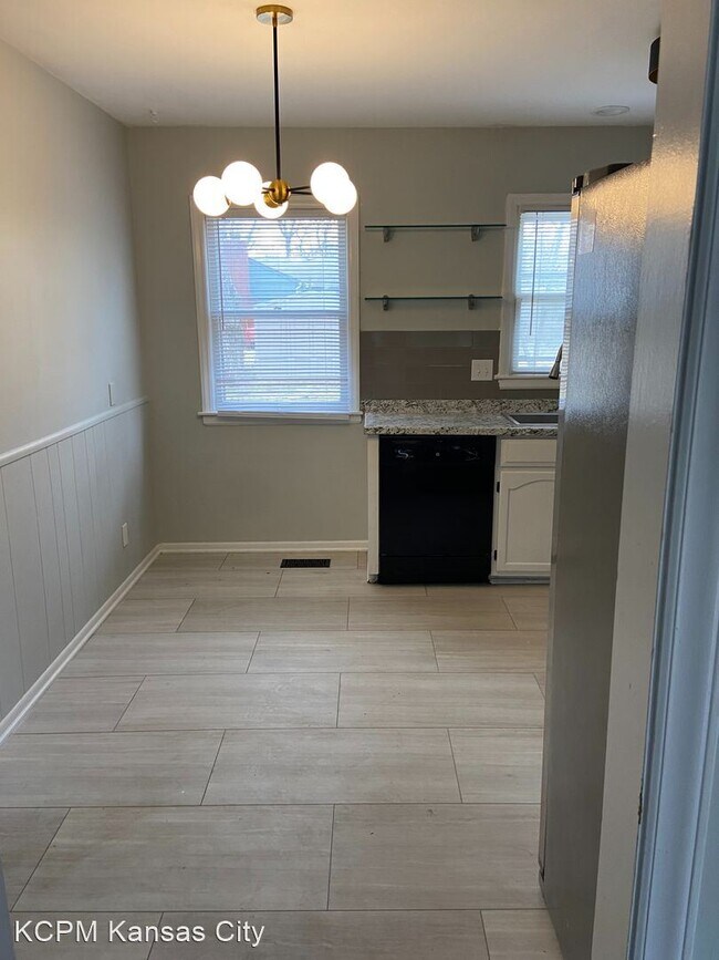 Foto del edificio - 3 br, 1.5 bath House - 9015 E 73rd Street
