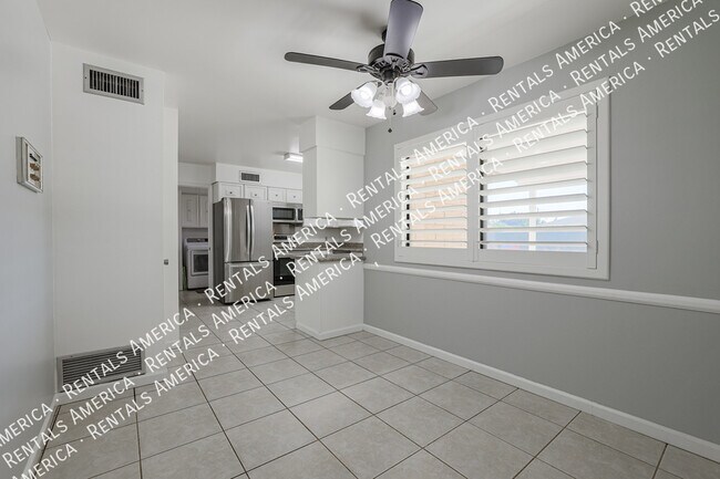 Building Photo - Excellent 4 Bedrm w/ Pool & Landscape Srvc...
