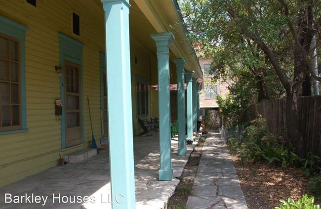 Building Photo - 1903 Nueces St