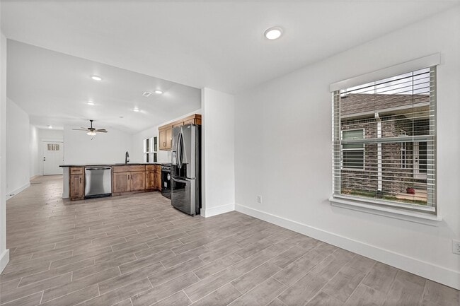 Building Photo - 2031 Bluebonnet Ln