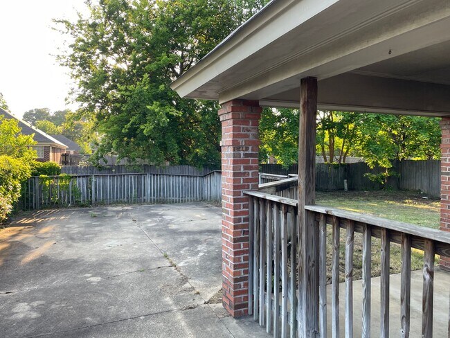 Building Photo - 618 Ridge Park Dr