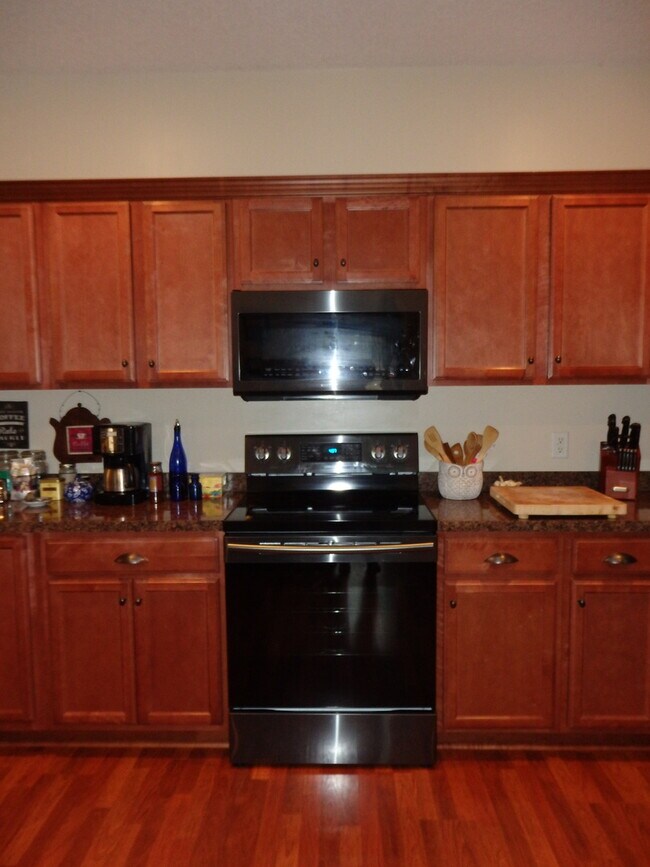 Building Photo - Waterfront living without waterfront cost