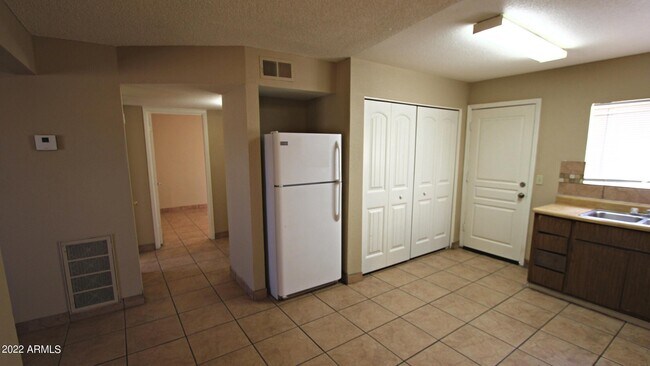 Building Photo - 6440 E Alder Ave